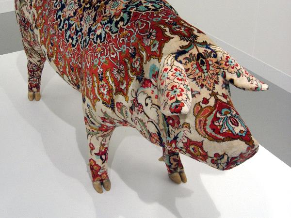 Sculpture contemporaine de cochon de l'artiste Wim Delvoye